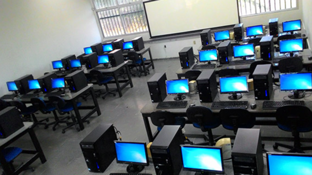 Projeto Indicativo do Vereador Professor Rurdiney que objetiva a inclusão digital é aprovado na Câmara