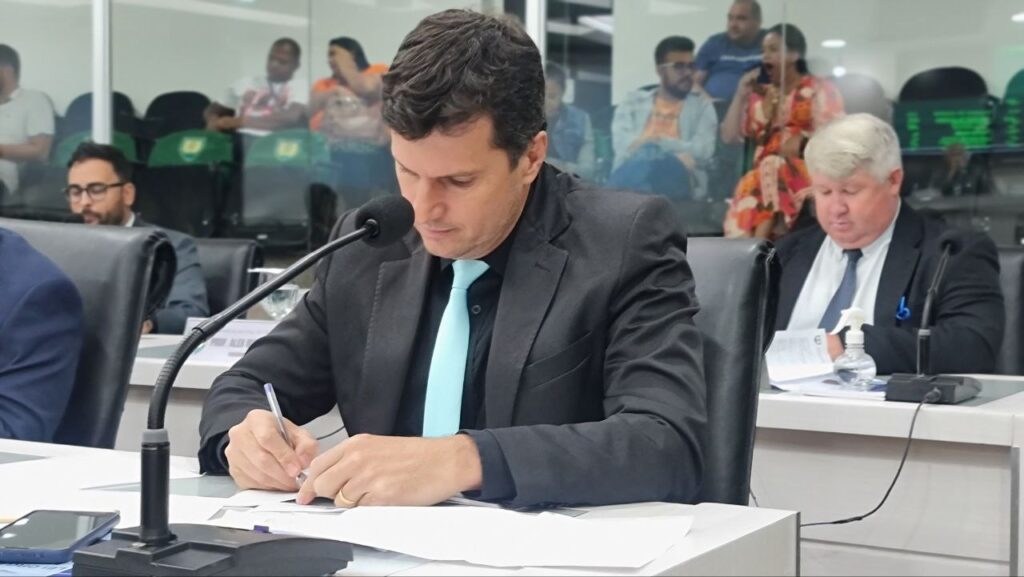Câmara aprova dois projetos apresentados por Professor Rurdiney