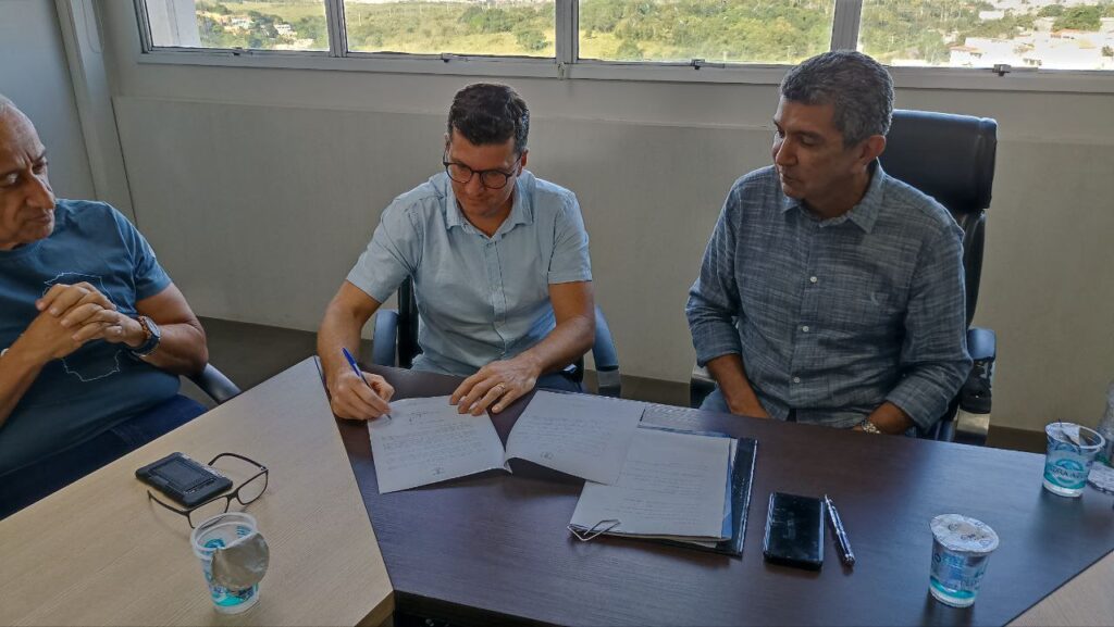 Lei de Cooperativismo, de autoria do Professor Rurdiney, é sancionada na Serra