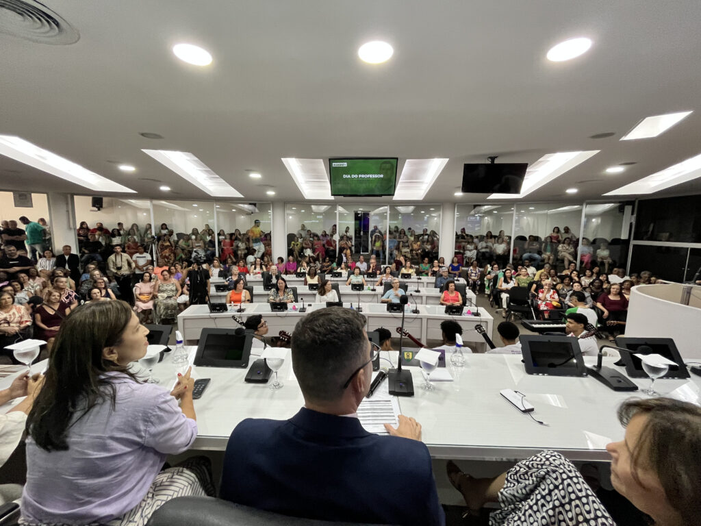 Rurdiney homenageia professores aposentados da Serra