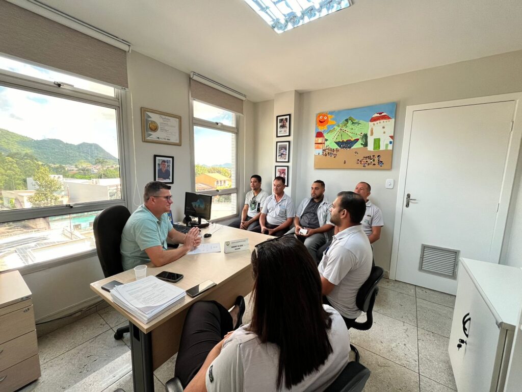 Rurdiney propõe projeto que inclui carro utilitário para serviço de táxi na Serra